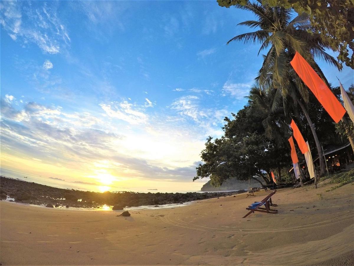 Koh Jum Coral Bay Resort 外观 照片